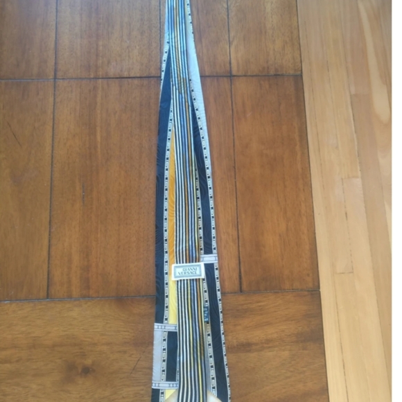 🇨🇦 Vintage authentic Gianni Versace silk tie - Picture 2 of 10